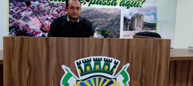 TRABALHOS SÃO RETOMADOS E VICE PRESIDENTE PRESIDE SESSÃO ORDINÁRIA