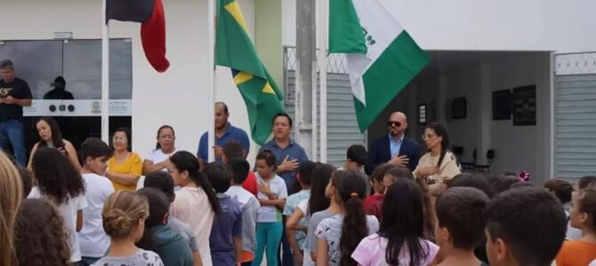 HASTEAMENTO DAS BANDEIRAS MARCA A ABERTURA DAS COMEMORAÇÕES DOS 29 ANOS DE BARRA DE SANTANA
