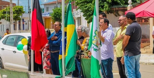 Vereadores participam de Hasteamento das Bandeiras
